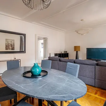 Exclusive 3 Bedrooms Apartment In Brera-2